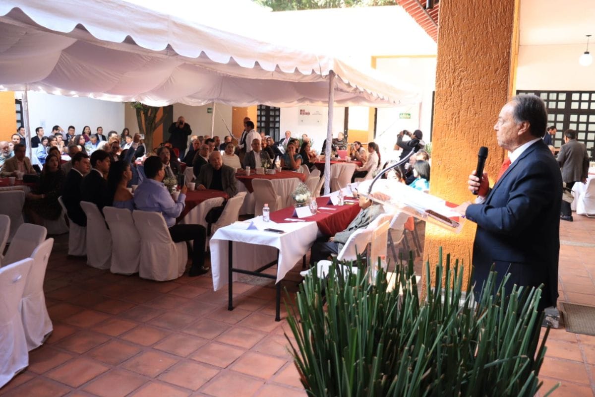 Acto protocolario en el IAPEJ